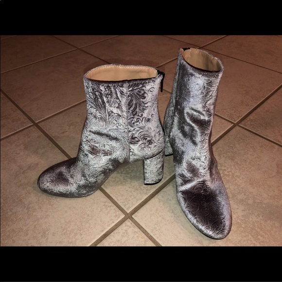 Lewit Lanzo Booties Grey Embossed Velvet. - Picture 3 of 7